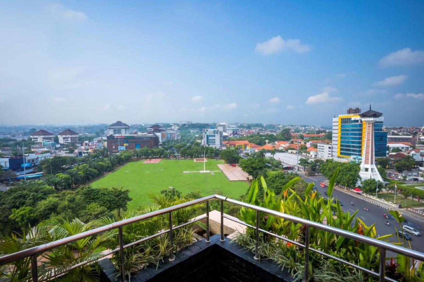 Hotel Ciputra Semarang Managed By Swiss-Belhotel International Екстериор снимка