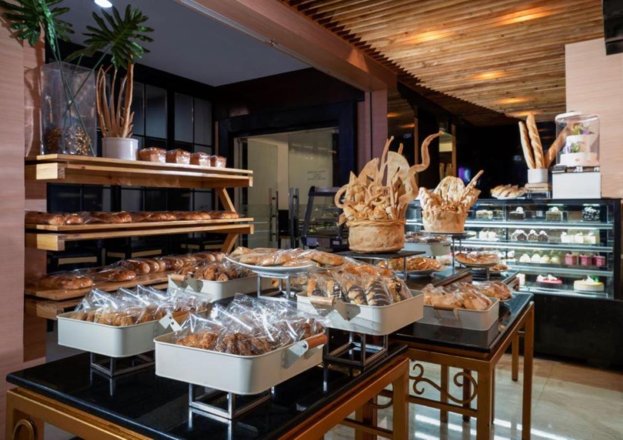 Hotel Ciputra Semarang Managed By Swiss-Belhotel International Екстериор снимка